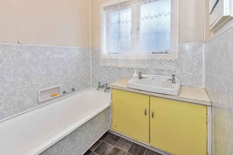 Photo of property in 1/67 Clevedon Road, Papakura, 2110