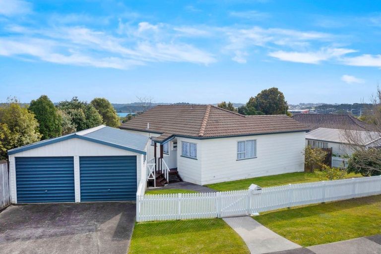 Photo of property in 24 Santiago Crescent, Unsworth Heights, Auckland, 0632
