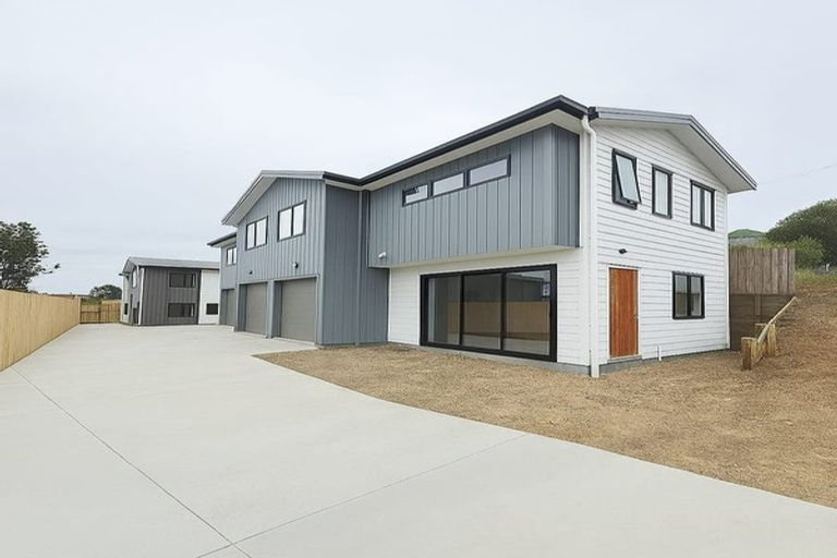 Photo of property in 43 Savoy Road, Glen Eden, Auckland, 0602