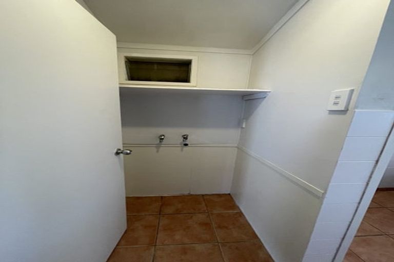 Photo of property in 1/52 Glen Road, Ranui, Auckland, 0612