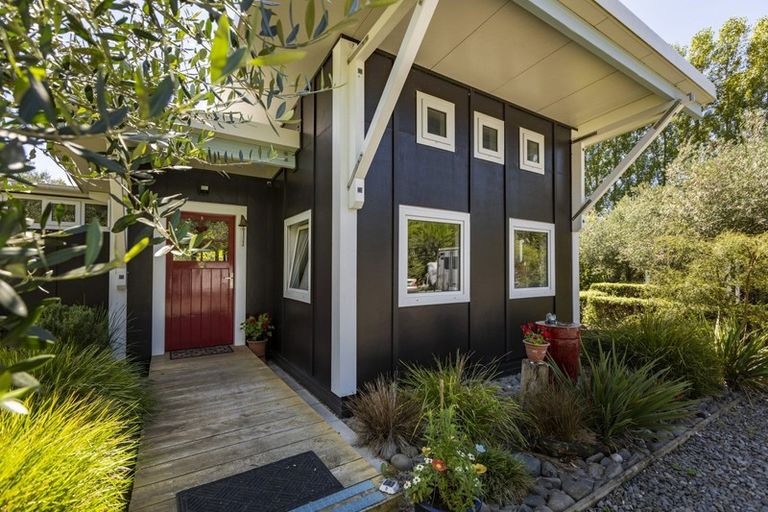 Photo of property in 16 Argyll Road, Otane, 4276