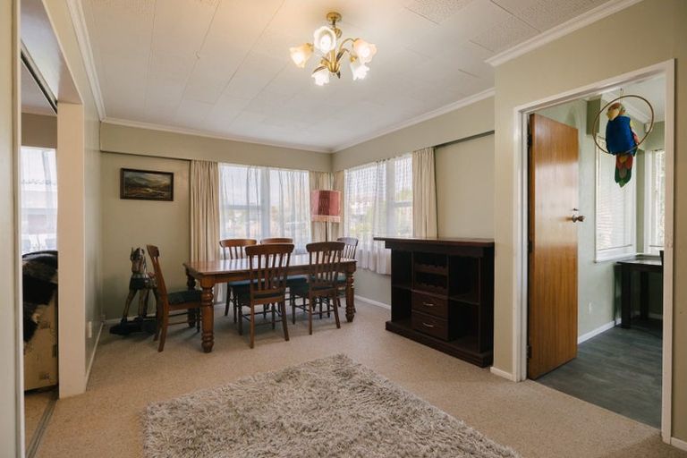 Photo of property in 69 Wikiriwhi Crescent, Awapuni, Palmerston North, 4412
