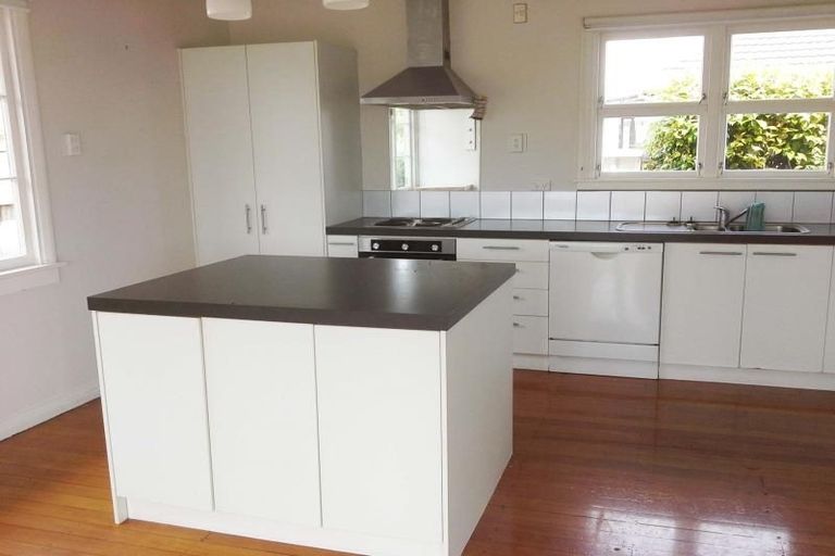 Photo of property in 2 Wilton Street, Westown, New Plymouth, 4310