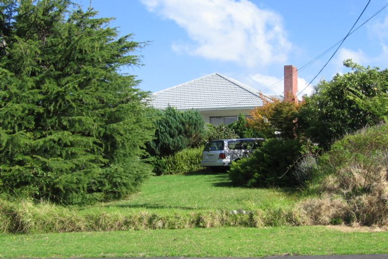 Photo of property in 72 Jaemont Avenue, Te Atatu South, Auckland, 0610