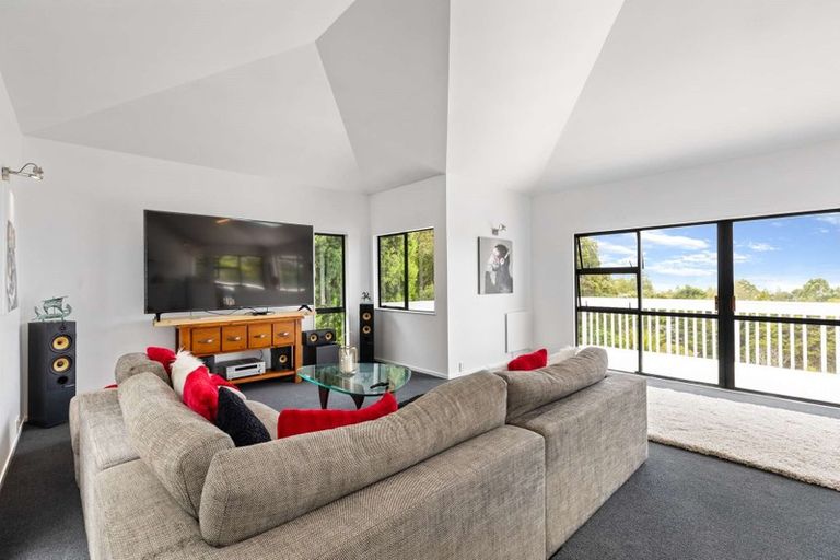 Photo of property in 292 Forest Hill Road, Waiatarua, Auckland, 0612