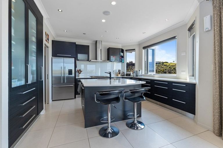 Photo of property in 64 Balboa Drive, Matakatia, Whangaparaoa, 0930
