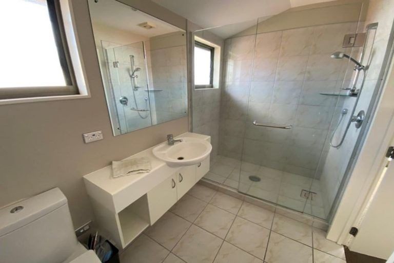 Photo of property in 3 Churchill Road, Murrays Bay, Auckland, 0630