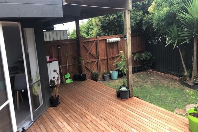 Photo of property in 54 Redoubt Road, Clover Park, Auckland, 2105