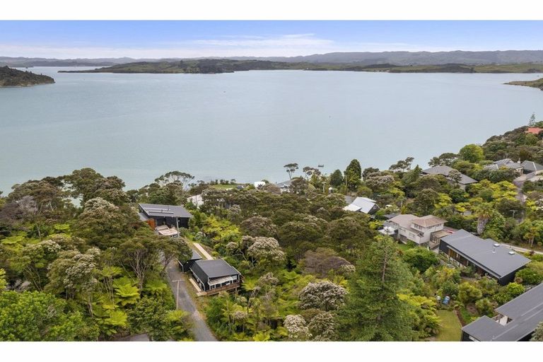 Photo of property in 104d Greenslade Road, Raglan, 3295