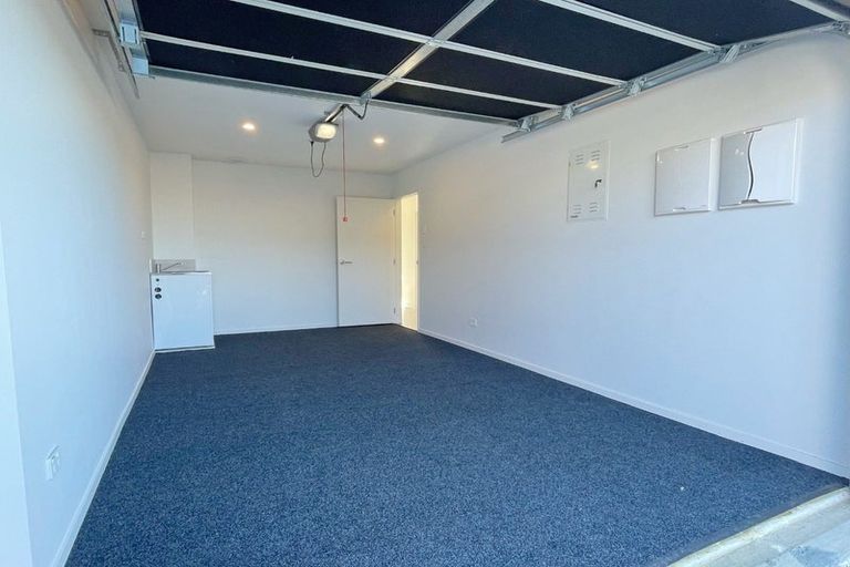 Photo of property in 7/105 Hobsonville Road, West Harbour, Auckland, 0618