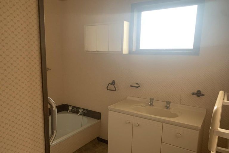 Photo of property in 12a Oxford Street, Marton, 4710