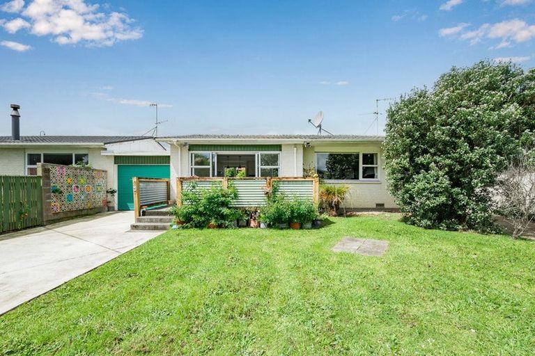 Photo of property in 6a Te Uruhi Grove, Paraparaumu, 5032