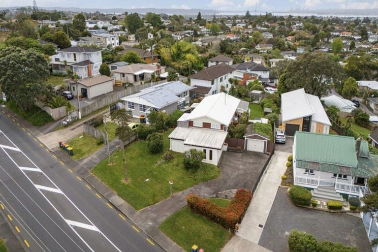 Photo of property in 199 Don Buck Road, Massey, Auckland, 0614