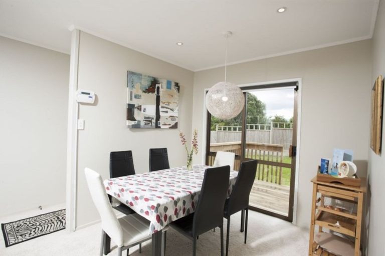 Photo of property in 33 Hobsonville Road, West Harbour, Auckland, 0618