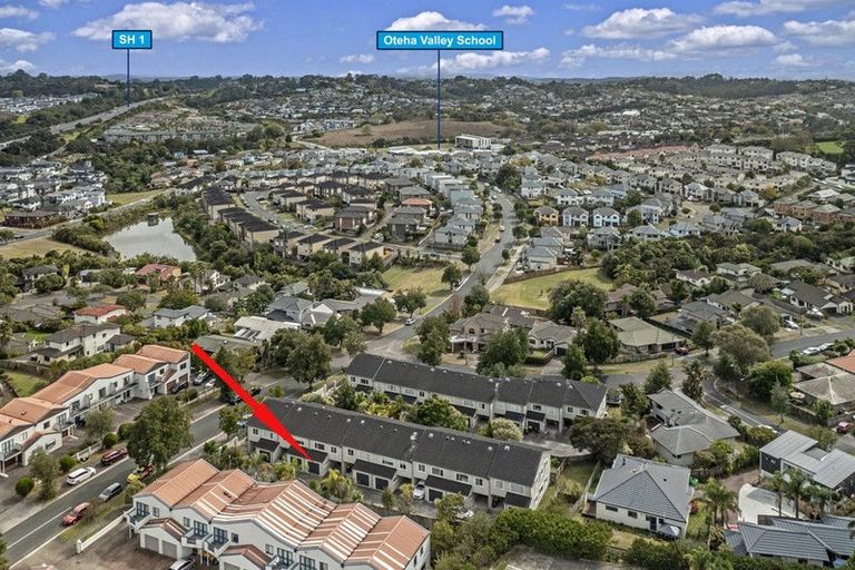 Photo of property in 3/78 Fernhill Way, Oteha, Auckland, 0632