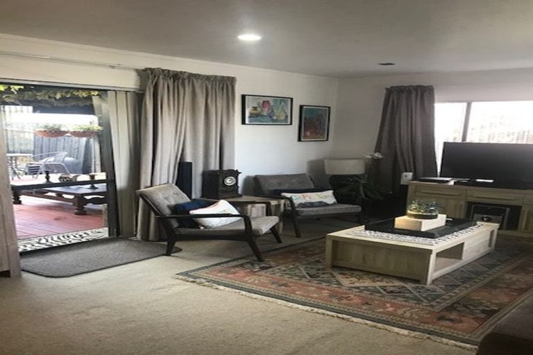 Photo of property in 7 Frosses Place, Massey, Auckland, 0614