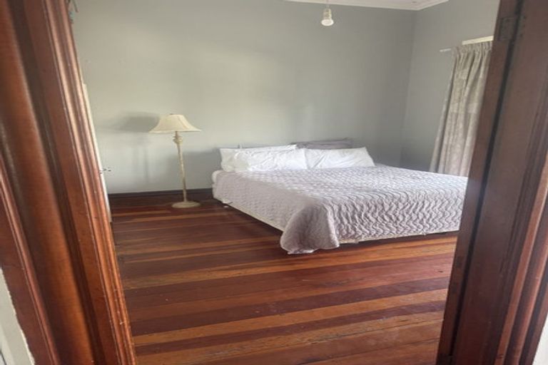 Photo of property in 16 Saint Winifreds Avenue, Hamilton East, Hamilton, 3216