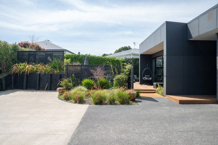 Photo of property in 6 Pukatea Close, Raumati Beach, Paraparaumu, 5032