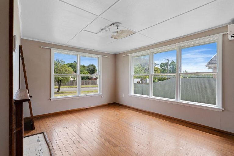Photo of property in 14 Ealing Street, Northcote, Christchurch, 8052