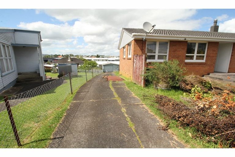 Photo of property in 69 Arimu Road, Papakura, 2110