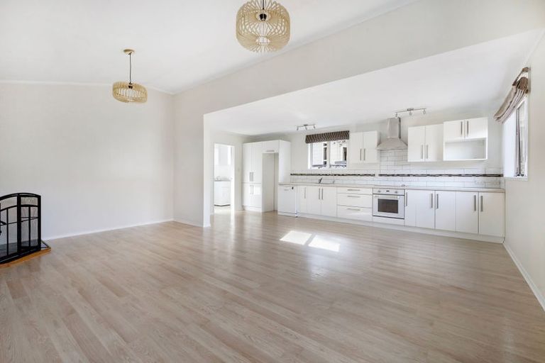 Photo of property in 9 Ambury Place, Merrilands, New Plymouth, 4312