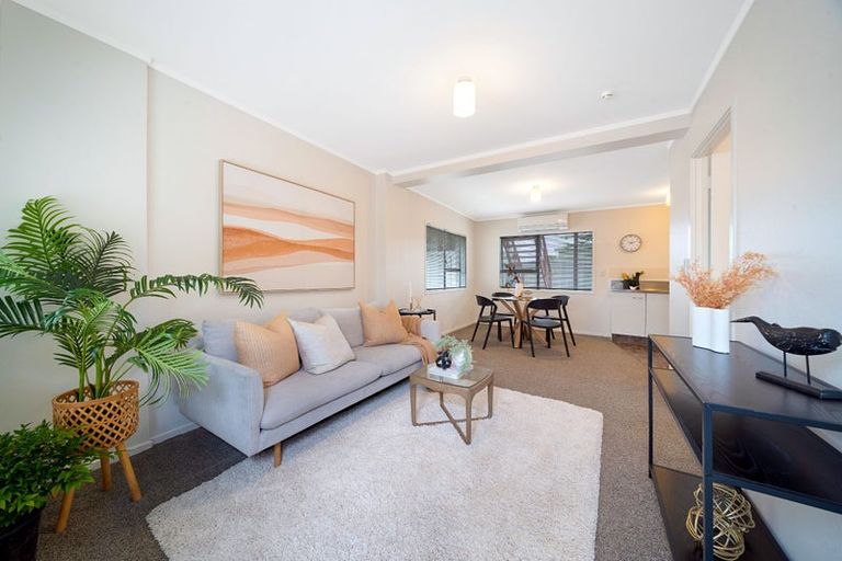 Photo of property in 2/12 Grimshaw Place, Henderson, Auckland, 0612