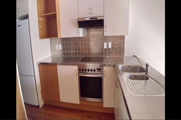 Photo of property in 2/198 Hurstmere Road, Takapuna, Auckland, 0622