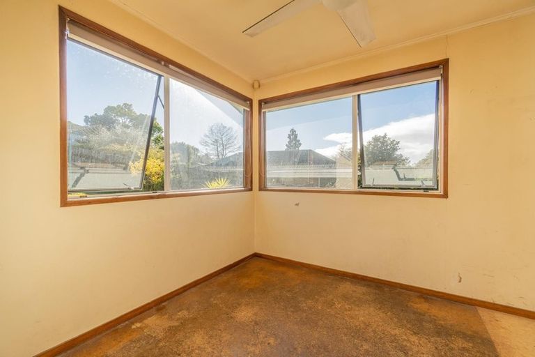 Photo of property in 46 Chislehurst Street, Henderson, Auckland, 0612