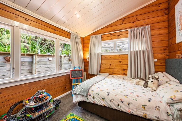 Photo of property in 2 Thomas Hook Street, Tawa, Wellington, 5028