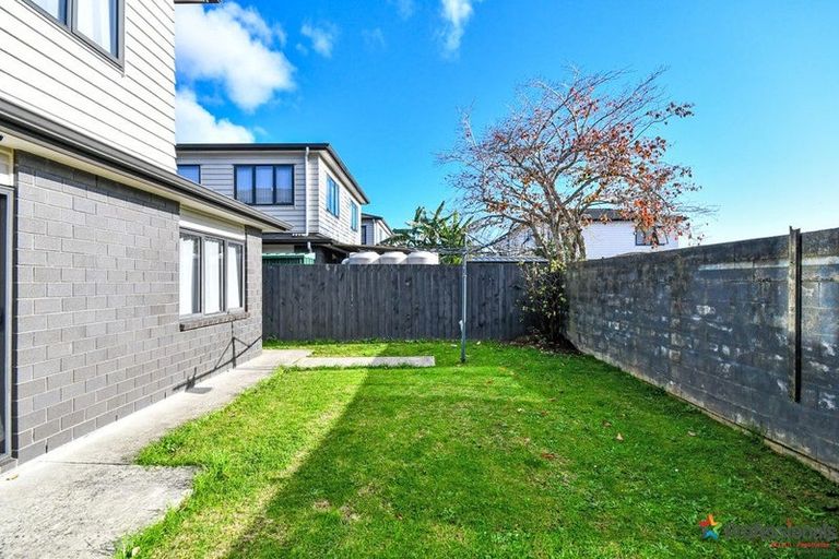 Photo of property in 5d Clendon Place, Manurewa, Auckland, 2102