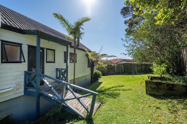 Photo of property in 14 Emery Grove, Bayview, Auckland, 0629