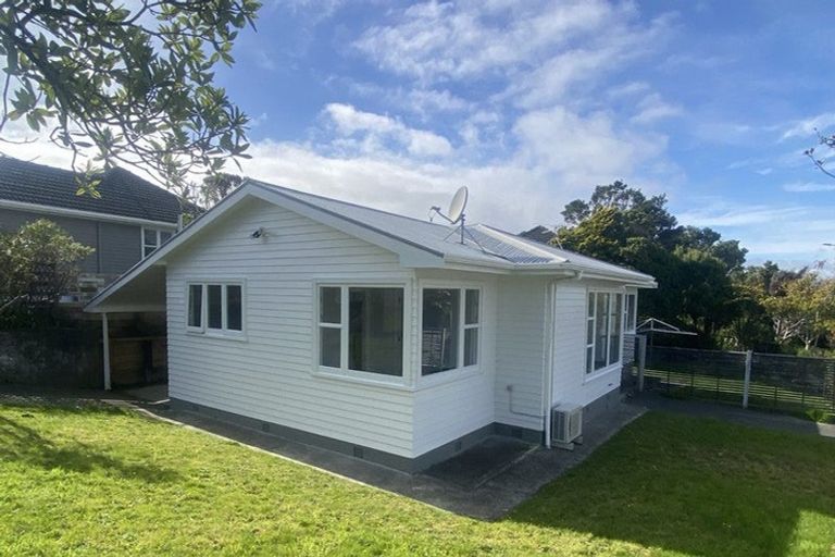 Photo of property in 46 Stewart Drive, Newlands, Wellington, 6037