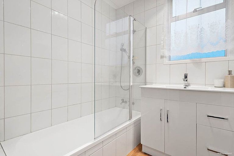 Photo of property in 64 Old Wairoa Road, Papakura, 2110