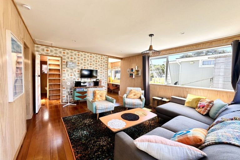 Photo of property in 8 Second Avenue, Urenui, 4377