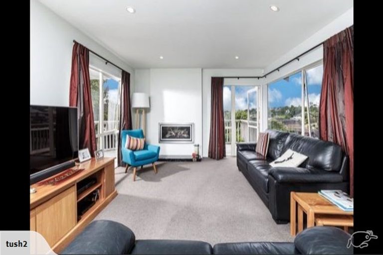 Photo of property in 10 Crestview Place, Browns Bay, Auckland, 0630