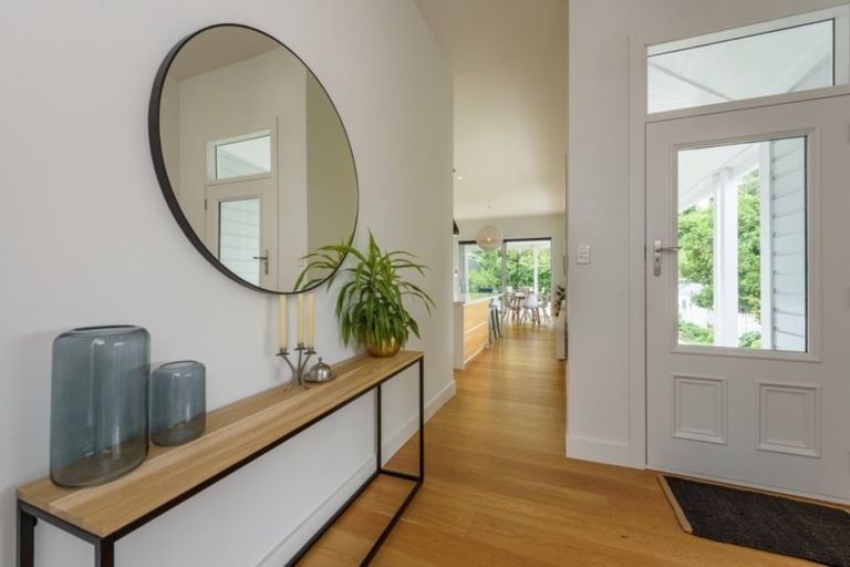 Photo of property in 11 Upper Bourke Street, Kilbirnie, Wellington, 6022