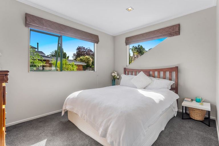 Photo of property in 34 Lagoon Way, West Harbour, Auckland, 0618