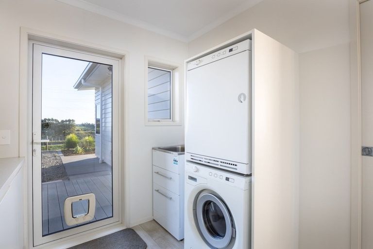 Photo of property in 576a Mangorei Road, Mangorei, New Plymouth, 4371