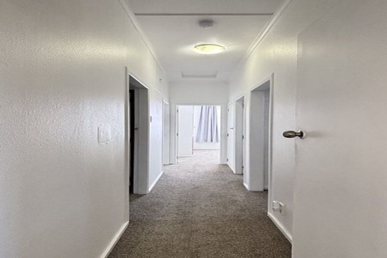 Photo of property in 17 Cambridge Terrace, Papatoetoe, Auckland, 2025