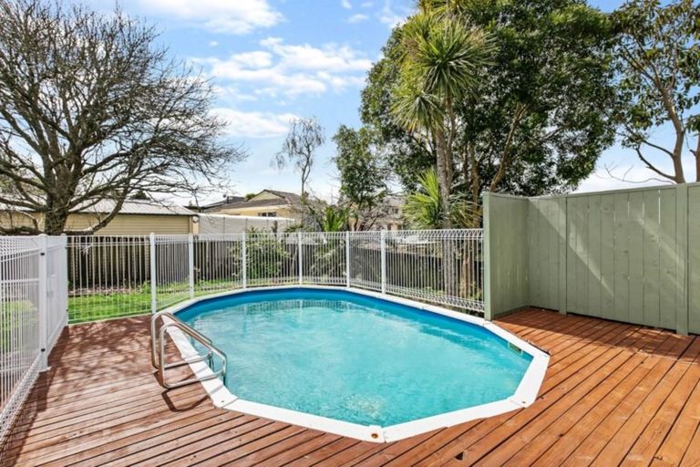 Photo of property in 34 Felgrove Street, Glendene, Auckland, 0602