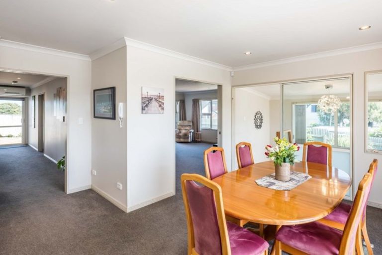 Photo of property in 6 Mahana Road, Paraparaumu Beach, Paraparaumu, 5032