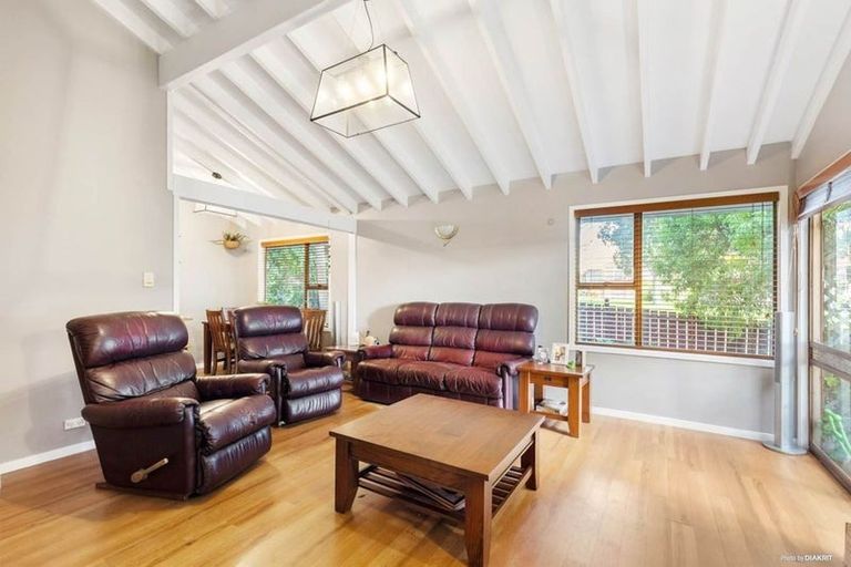 Photo of property in 50 Highland Park Drive, Highland Park, Auckland, 2010