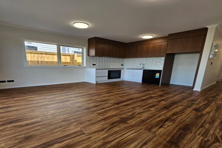 Photo of property in 8 Ritetai Street, Clarks Beach, 2122