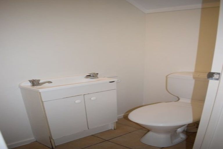 Photo of property in 10/15 Andersons Road, Oteha, Auckland, 0632