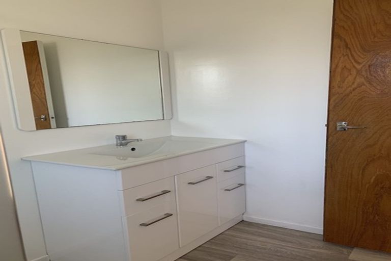 Photo of property in 2/34 Portadown Avenue, Pakuranga Heights, Auckland, 2010