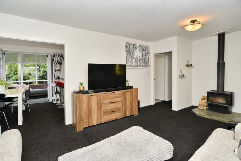 Photo of property in 3 Cowper Place, Avondale, Christchurch, 8061