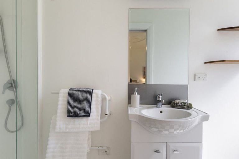 Photo of property in 17 Ranelagh Street, Karori, Wellington, 6012