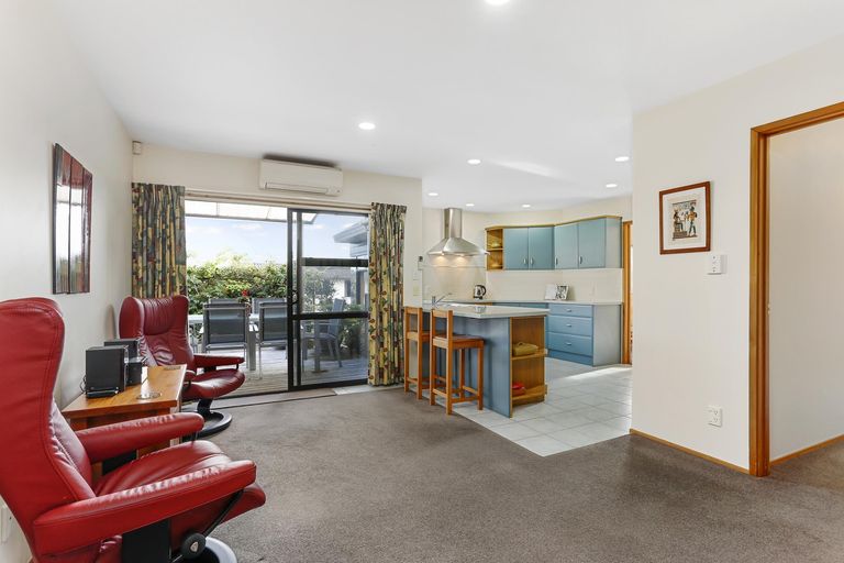 Photo of property in 6b Woodfern Crescent, Titirangi, Auckland, 0604