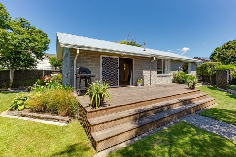Photo of property in 52 Solomon Avenue, Redwood, Christchurch, 8051