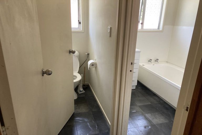 Photo of property in 102 Kemp Road, Massey, Auckland, 0614